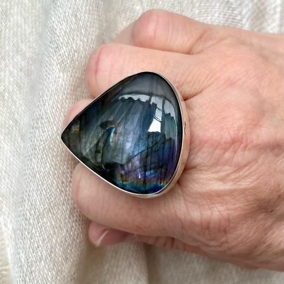 GORGEOUS Blue and Purple Labradorite Ring - Picture 6 of 11